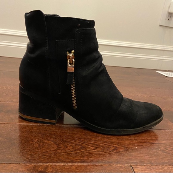 BLACK AND GOLD ANKLE BOOTS - Picture 12 of 15